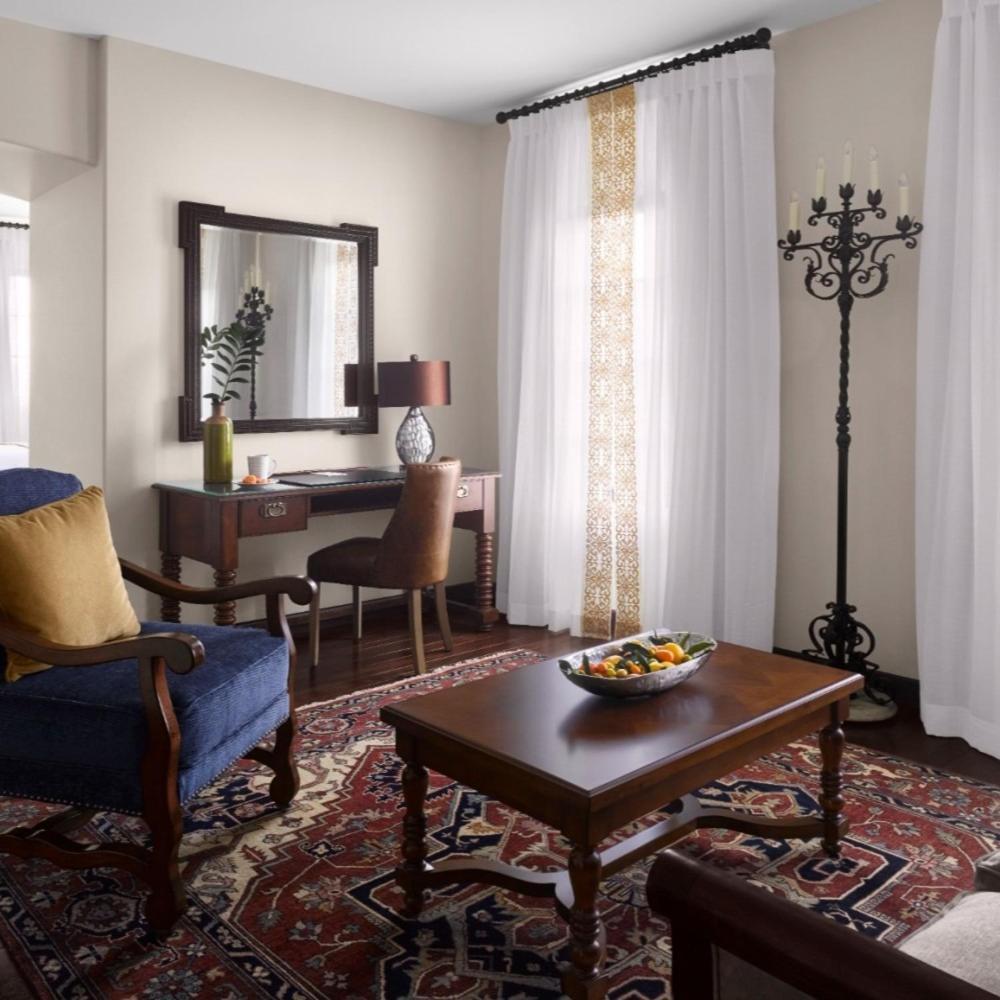 Hotel Plaza La Reina
