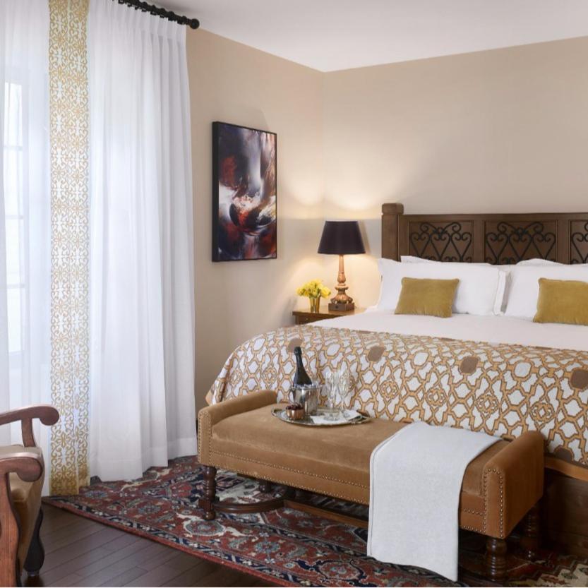 Hotel Plaza La Reina